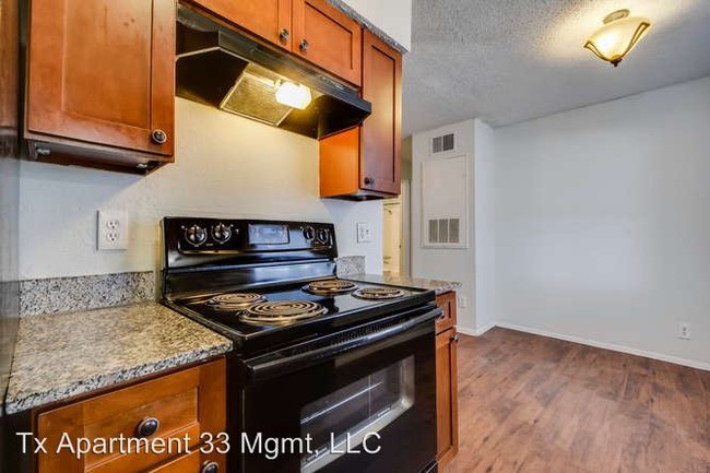 Building Photo - 9010 Galewood Dr