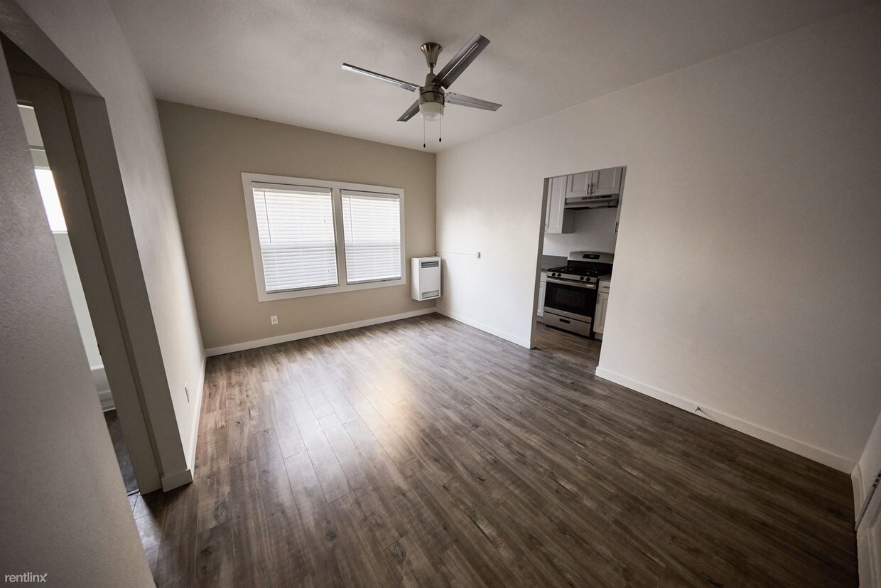Foto principal - 719 N Heliotrope Dr