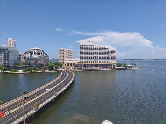 Foto del edificio - 801 Brickell Bay Dr