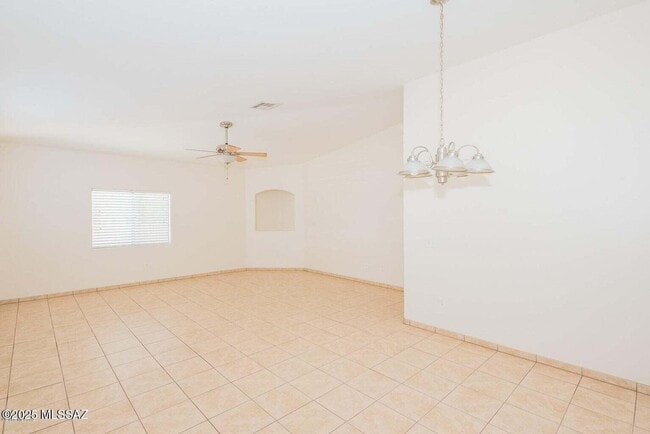 Building Photo - 5009 S Park Ave