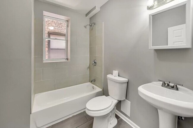 Building Photo - 3829 W Maypole Ave