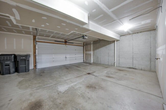 Building Photo - 423 Marshall Heights Dr