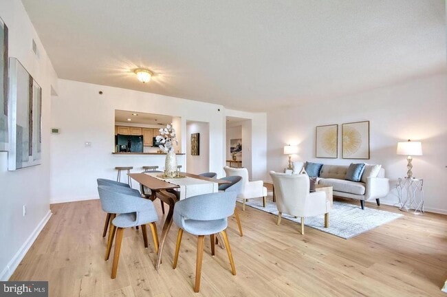 Building Photo - 930 Astern Way