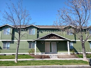 Building Photo - 2521 NW Cedar Ave
