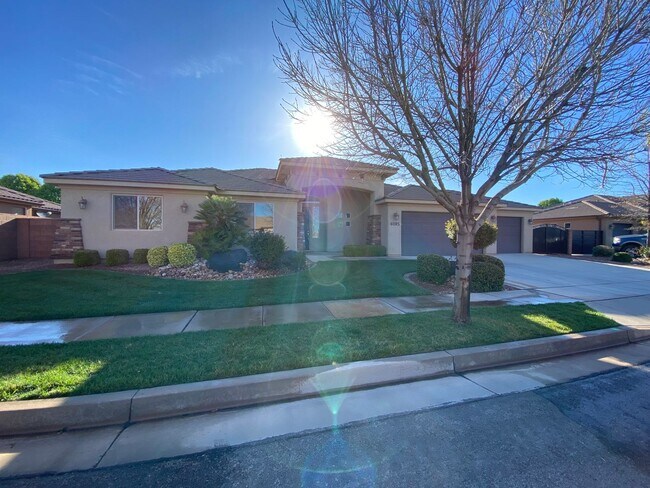 Building Photo - SPACIOUS 4 BEDROOM HOME FOR RENT