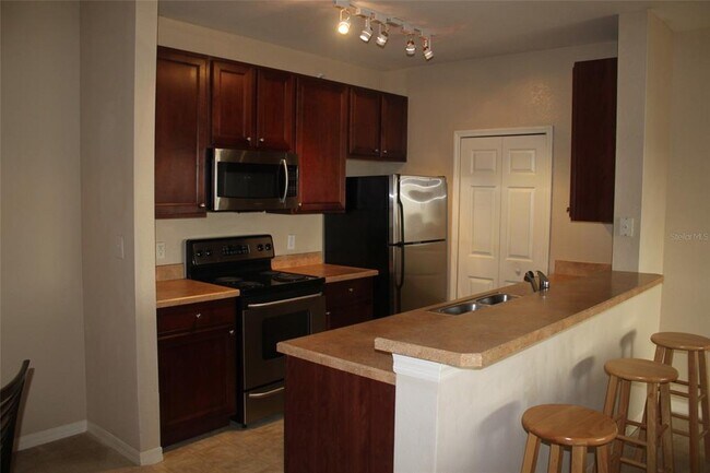 Building Photo - 5451 Vineland Rd