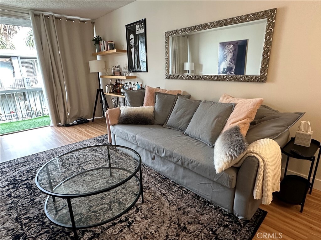 Foto principal - 1745 Camino Palmero St