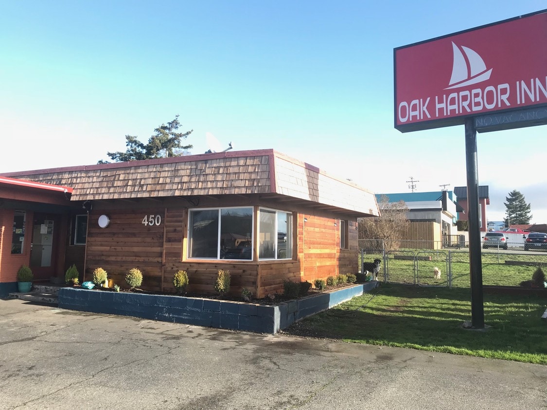 Front - 450 SE Pioneer Way