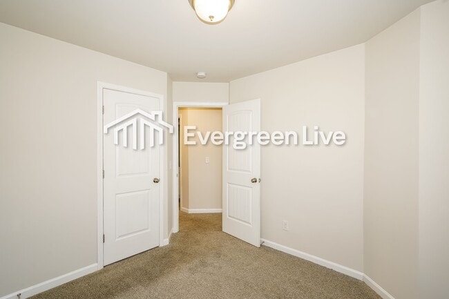 Building Photo - 921 Hamilton Cross Dr