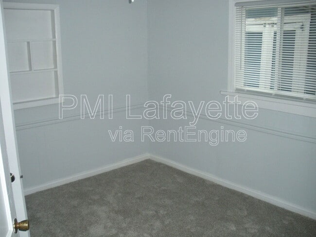 Foto del edificio - 2229 Roselawn Ave