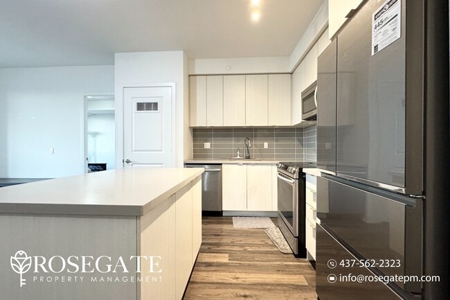 Building Photo - Newly Renovated 2-Bedroom + Den, 2-Bath Co...