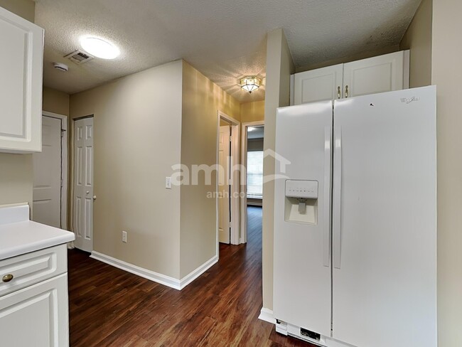 Building Photo - 295 W Pheasant Hill Dr