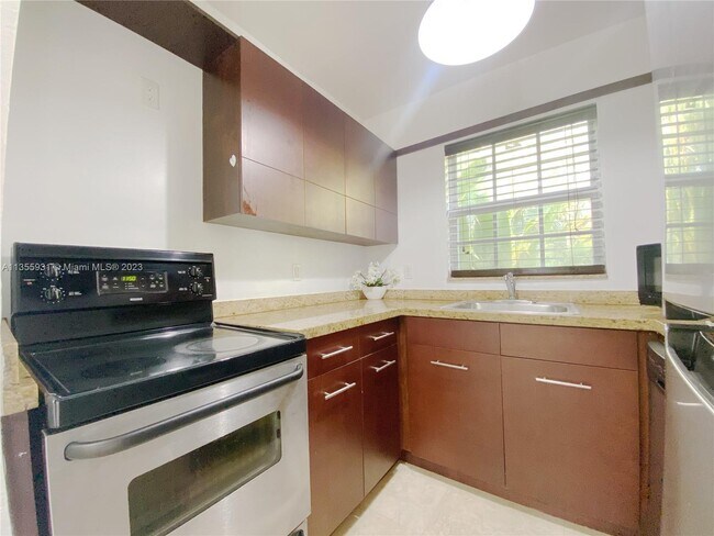Building Photo - 119 Salamanca Ave