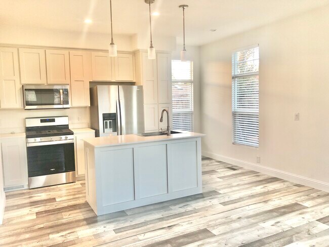 Building Photo - 43 Mazie Dr