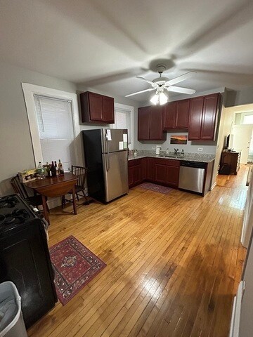 Foto del edificio - 2311 N Greenview Ave