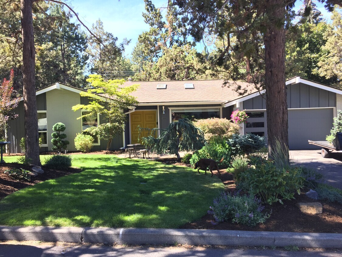 Foto principal - 1657 NE 13th Street