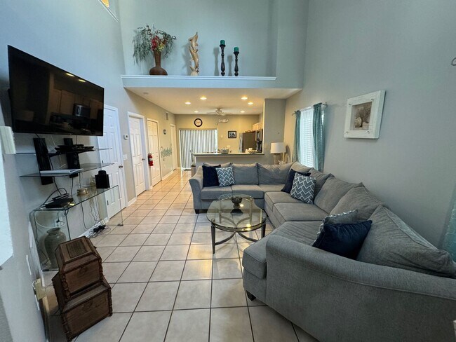 Building Photo - Move In Ready Vacation Home! Pool and Lawn...
