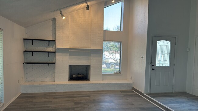 Building Photo - 1604 Elk Grove Dr