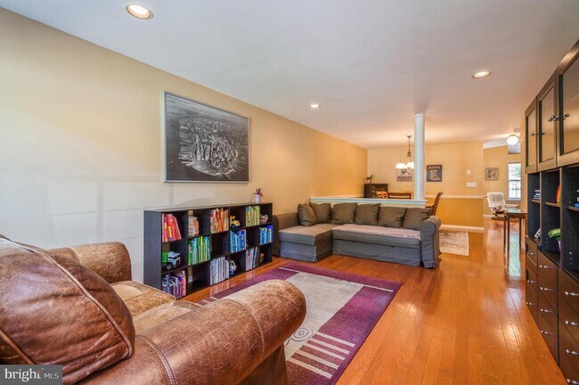 Building Photo - 404 Pebble Creek Ct