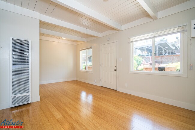 Building Photo - 601 Middle Rd