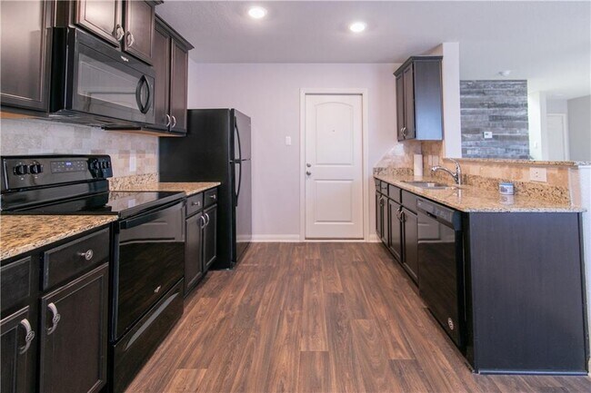 Building Photo - 5048 Cressler Ln