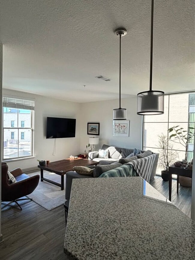 Foto del edificio - Two Bedroom Two Bath Apartment at Foundry Point in Downtown Charleston