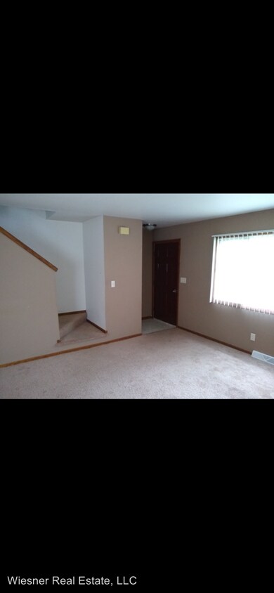 Primary Photo - 5243 W Edgerton Ave