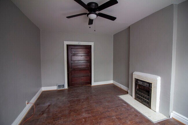 Foto del edificio - 4221 Dewey Ave