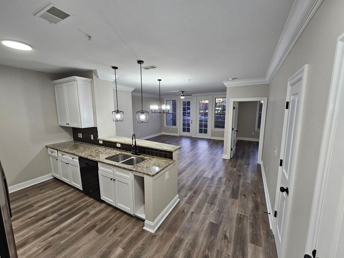 Primary Photo - 900 Abernathy Rd NE