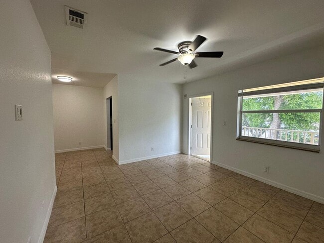 Interior Photo - 2640 Ivy Apartments LLC