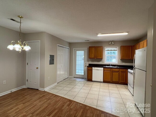 Foto del edificio - 128 Locomotive Ln