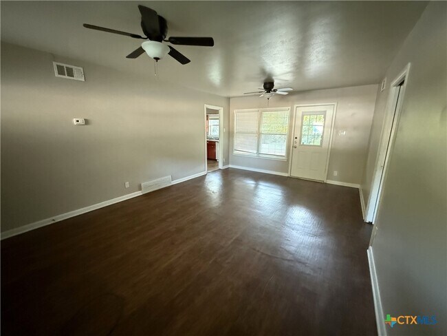 Foto del edificio - 1400 N East St