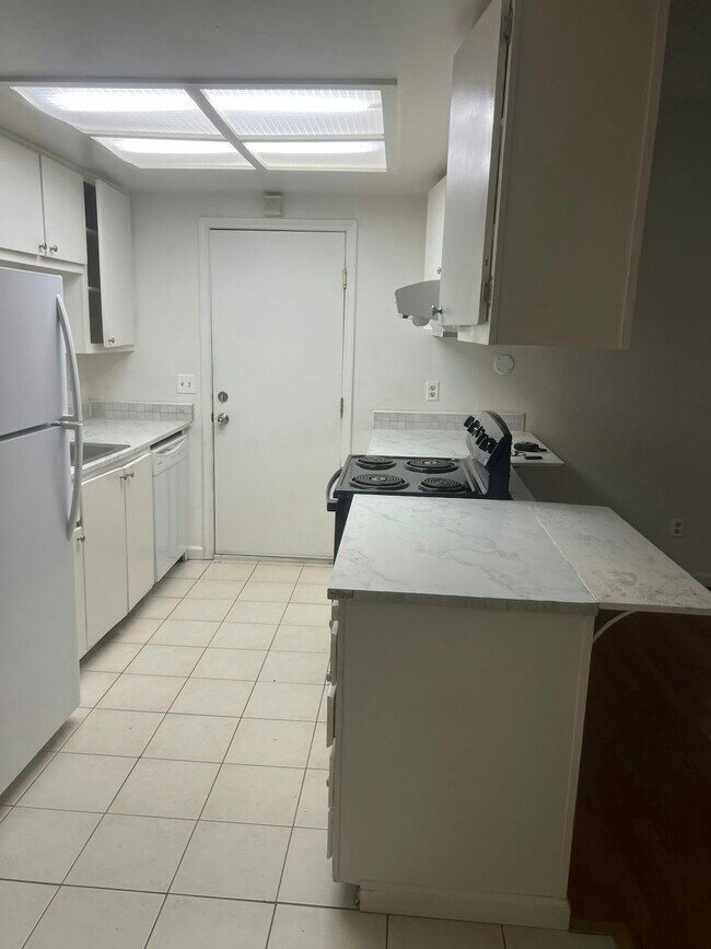 Foto del edificio - 3437 Viking Dr