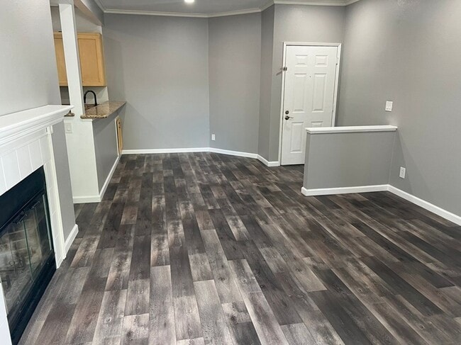 Building Photo - STUNNING 2bd/2ba PET FRIENDLY, UPDATED, LV...