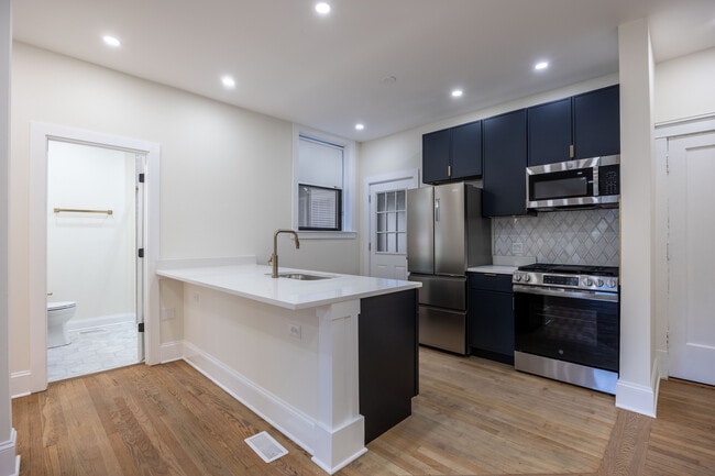 Building Photo - 4636 N Hamilton Ave