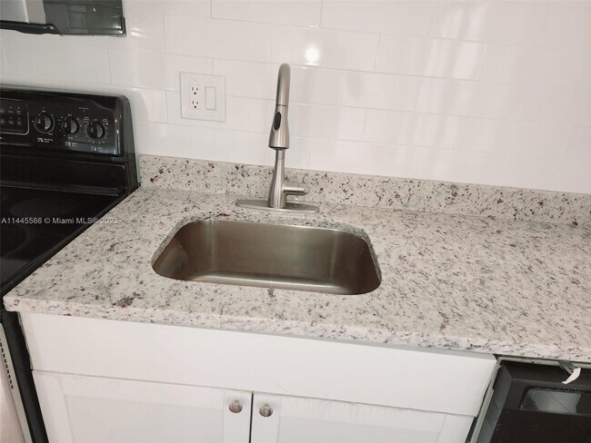 Foto del edificio - 220 SE 10th Ave