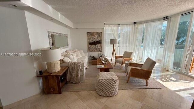 Foto del edificio - 15645 Collins Ave