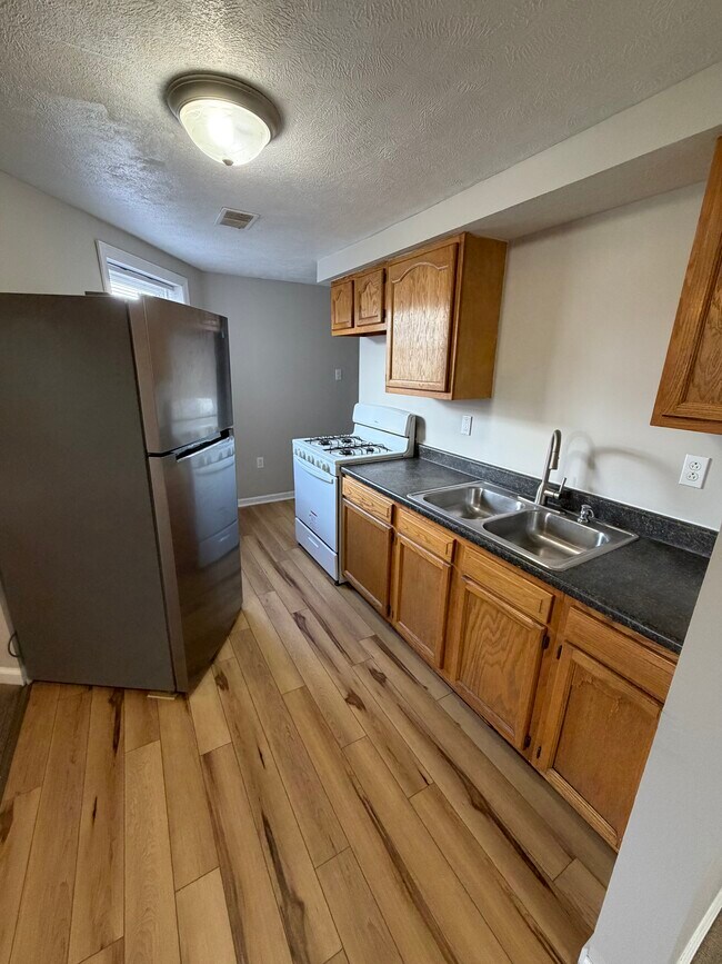 Cocina - 618 Maplewood Ave