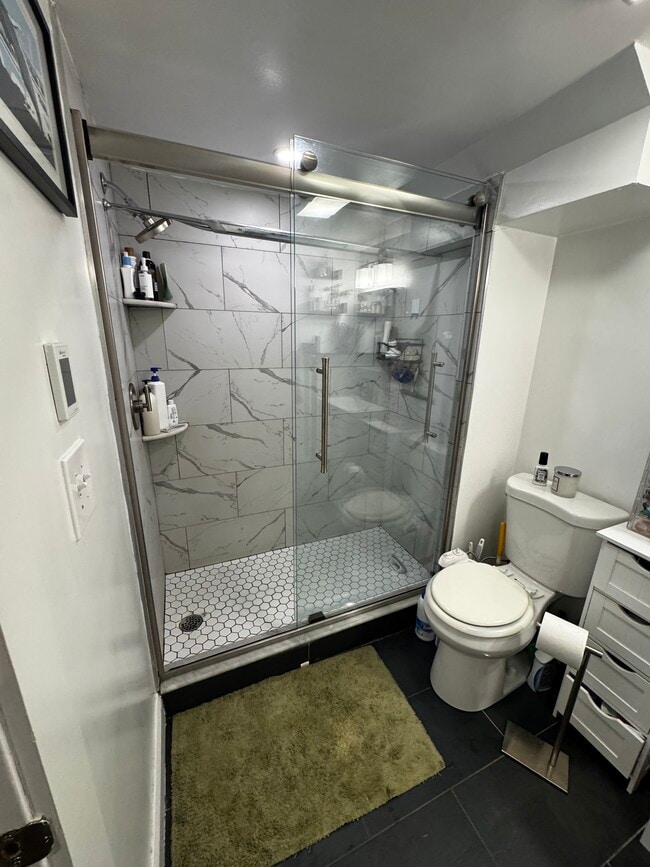 Bahtroom - 36 Peterborough St