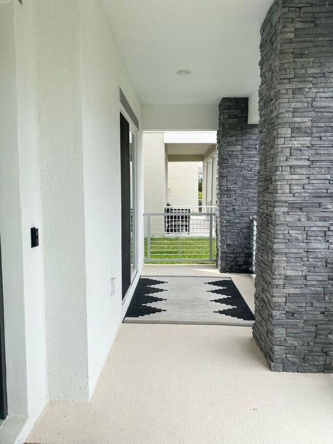 Building Photo - GORGEOUS HOME IN WATERMARK SUBDIVISION