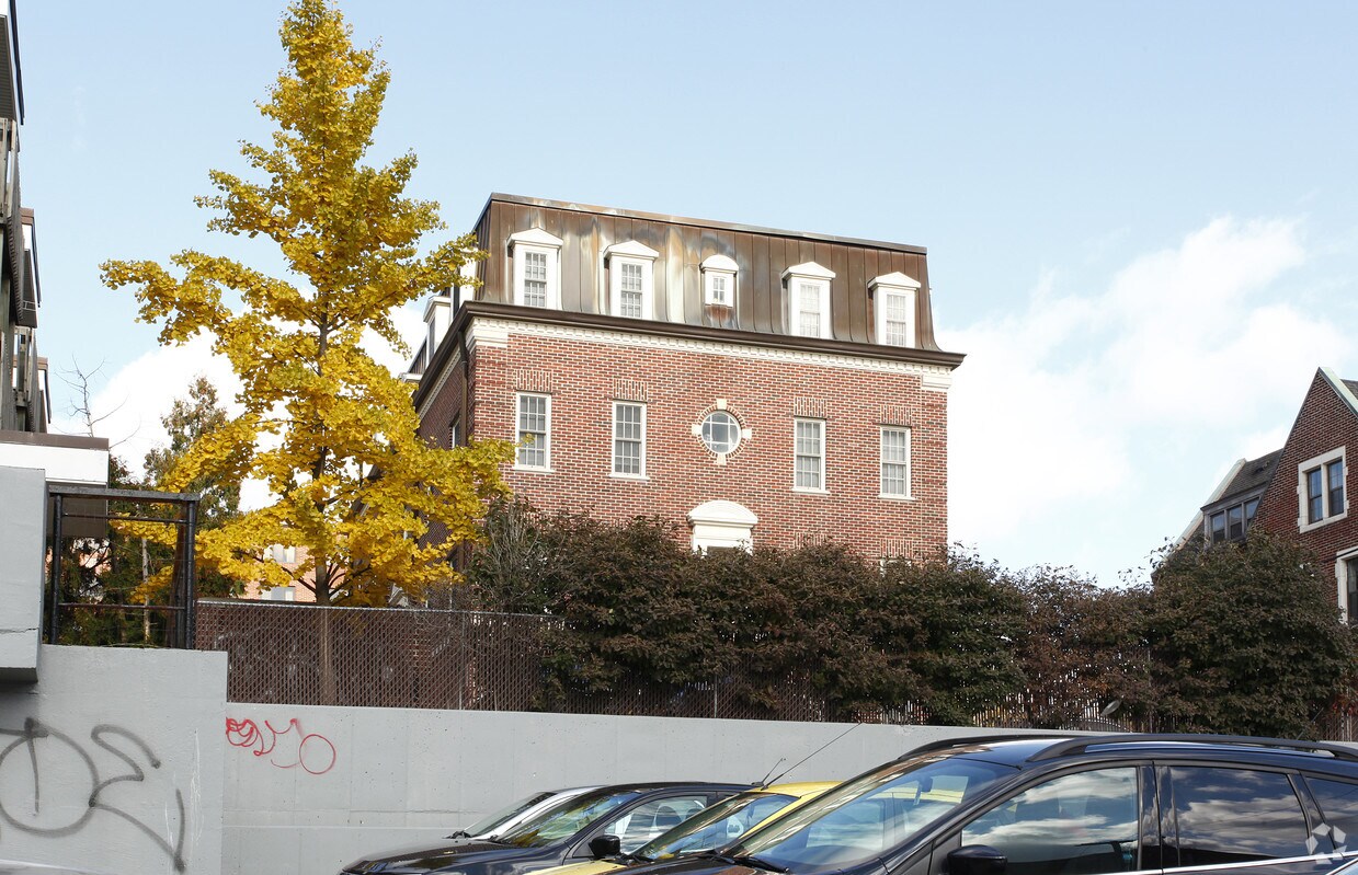 Building Photo - The Barrister
