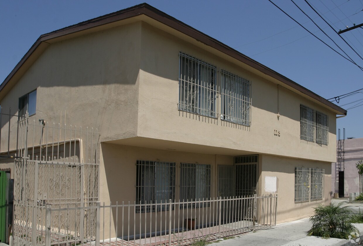 Building Photo - 1139 Gardenia Ave
