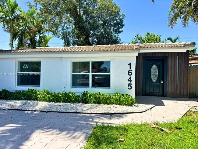 Foto del edificio - 1645 NE 175th St
