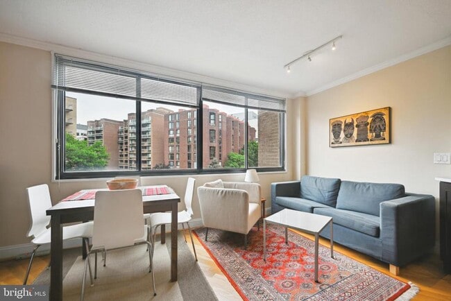 Foto del edificio - 2201 L St NW