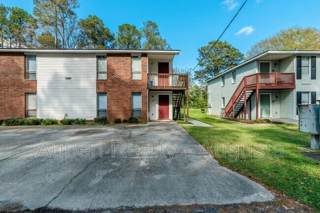 Building Photo - 1546 Hamilton Dr