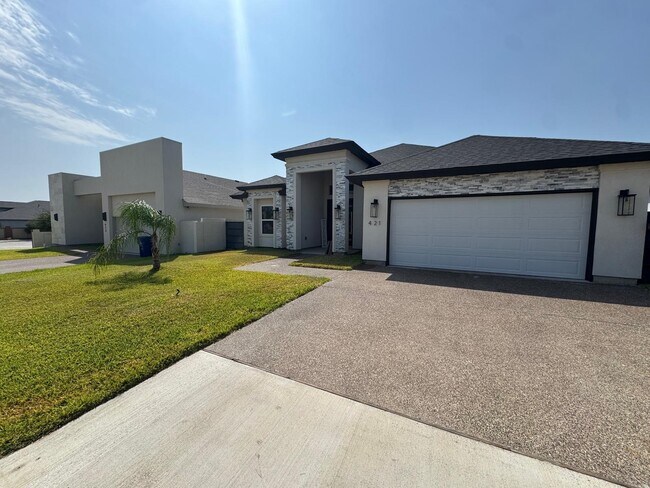 Building Photo - 421 Placido Dr