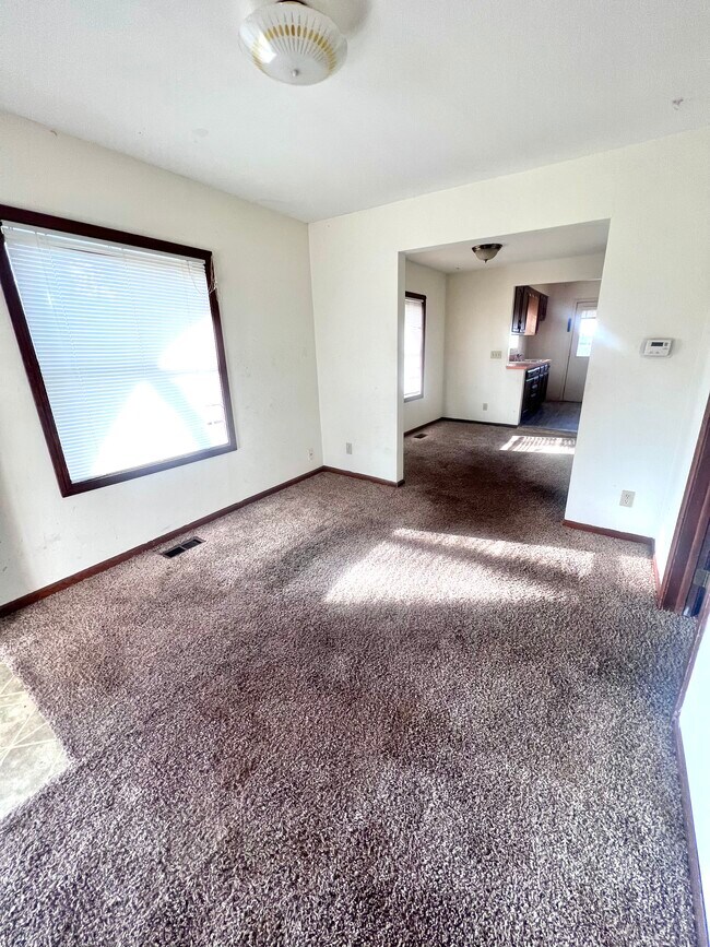Foto del edificio - 1227 Lake Lansing Rd