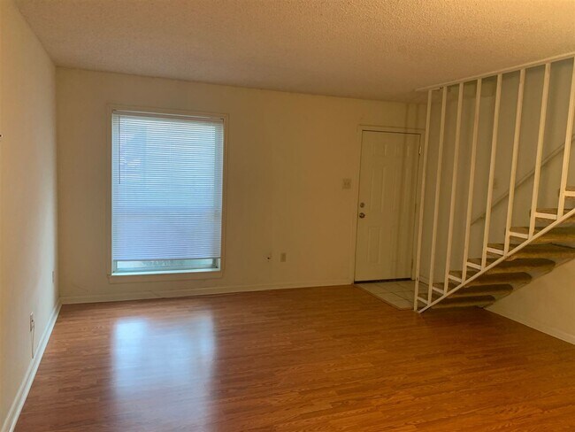 Building Photo - 6761 Meadow Oak Pl