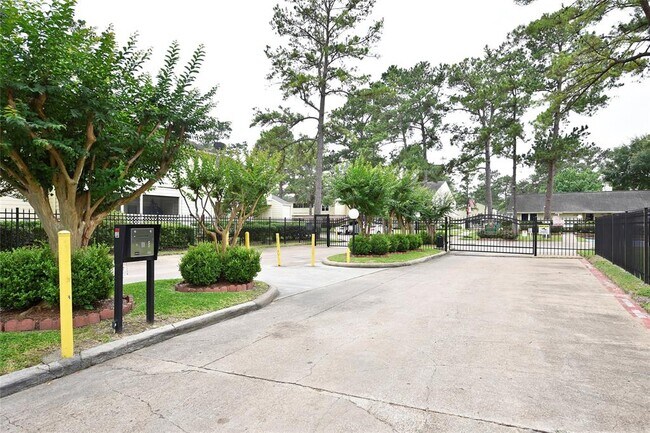 Foto del edificio - 14515 Wunderlich Dr