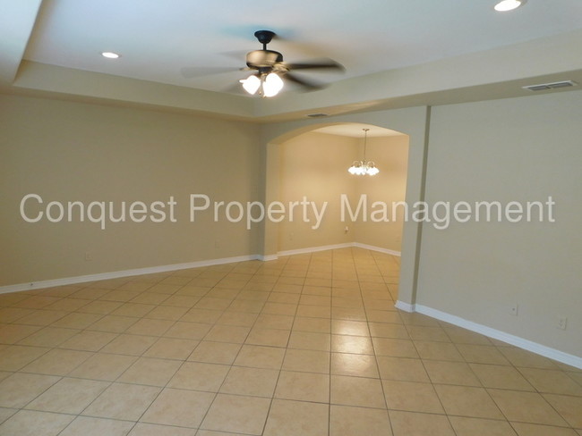 Building Photo - Charming Two Bedroom One Bath Duplex